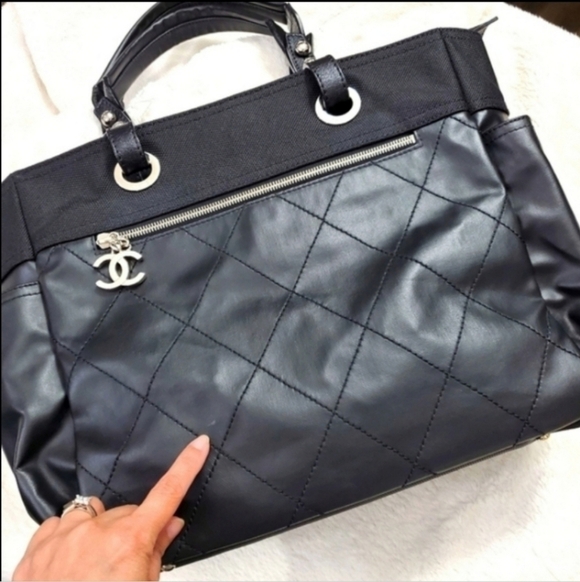 Chanel Large Tote Quilted Canvas Black Pouch - Picture 5 of 16